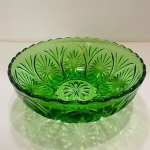 Vintage ANCHOR HOCKING 8" Fruit / Vegetable / Chip Bowl MEDALLION GREEN